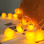 Tira de luces con forma de calabazas