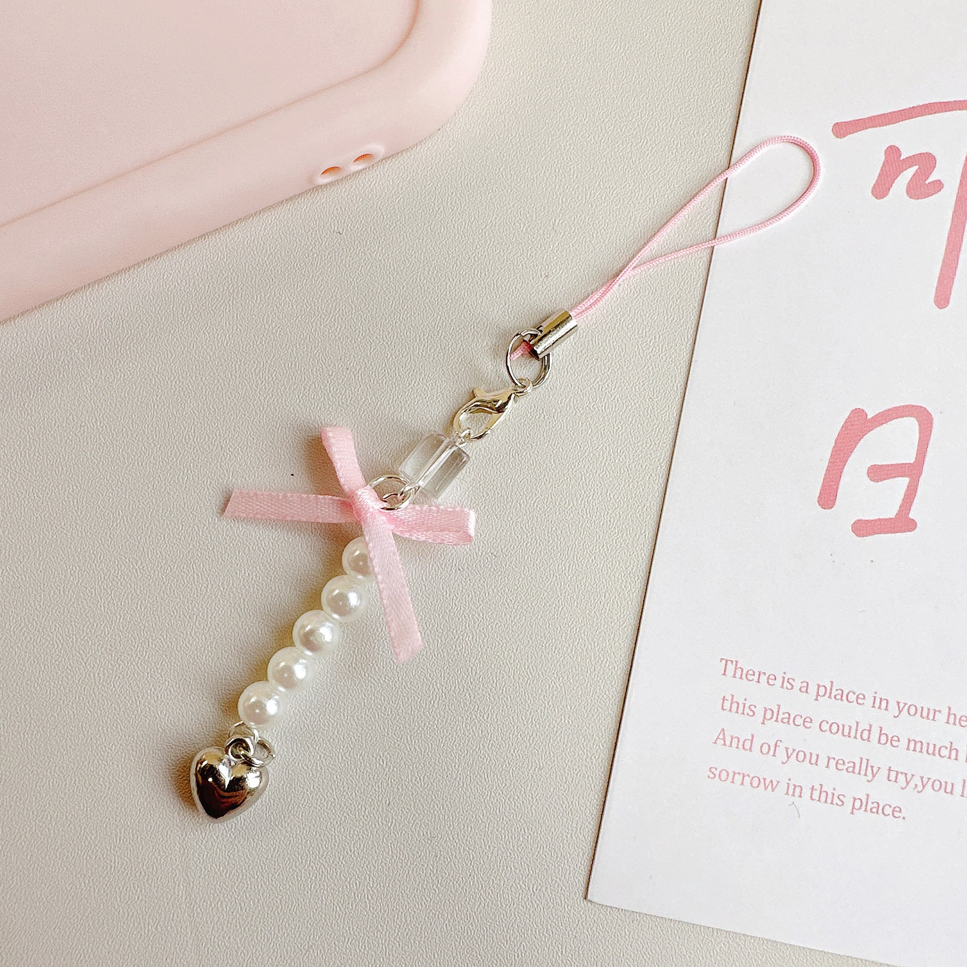Charm con perlas y corazón