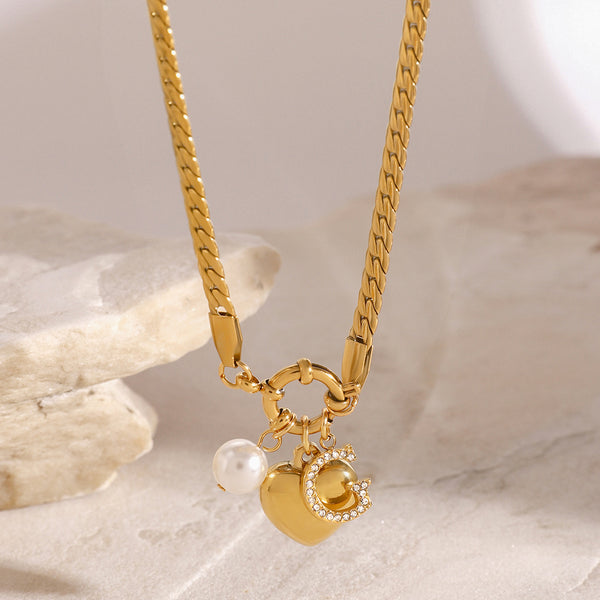 Collar de corazón con la letra G