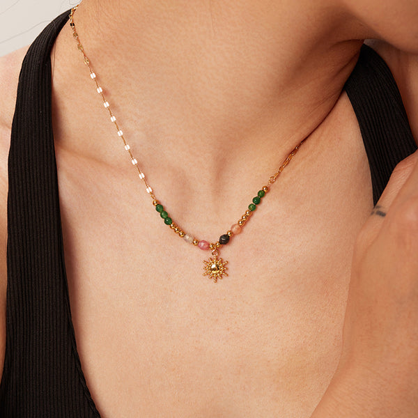 Collar dorado con dije de sol
