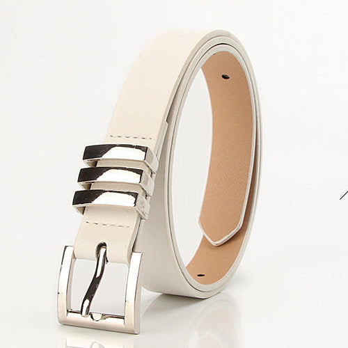 Cinturón liso con detalles plateados