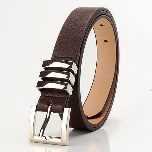 Cinturón liso con detalles plateados