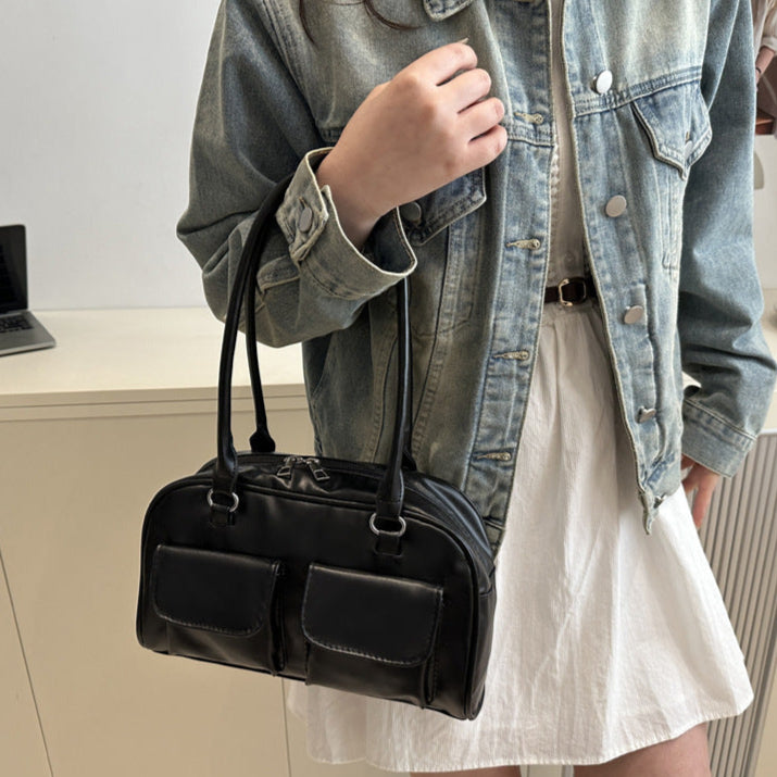 Bolso con bolsas al frente