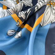 Pañuelo grande con flores