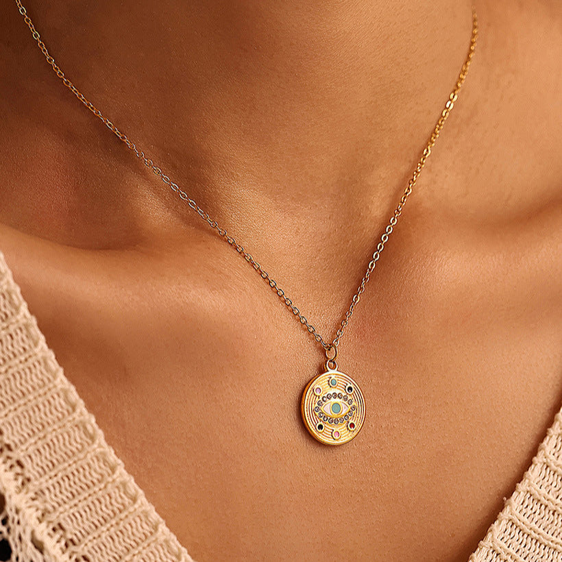 Collar con dije de ojo turco