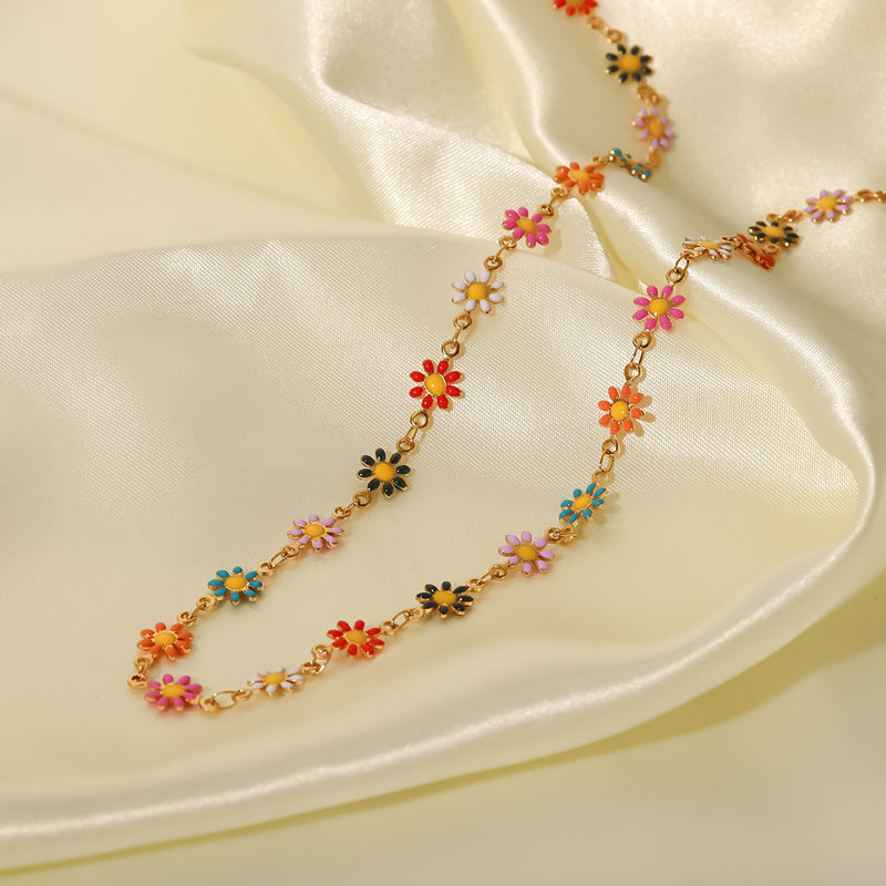 Collar con diseño de margaritas