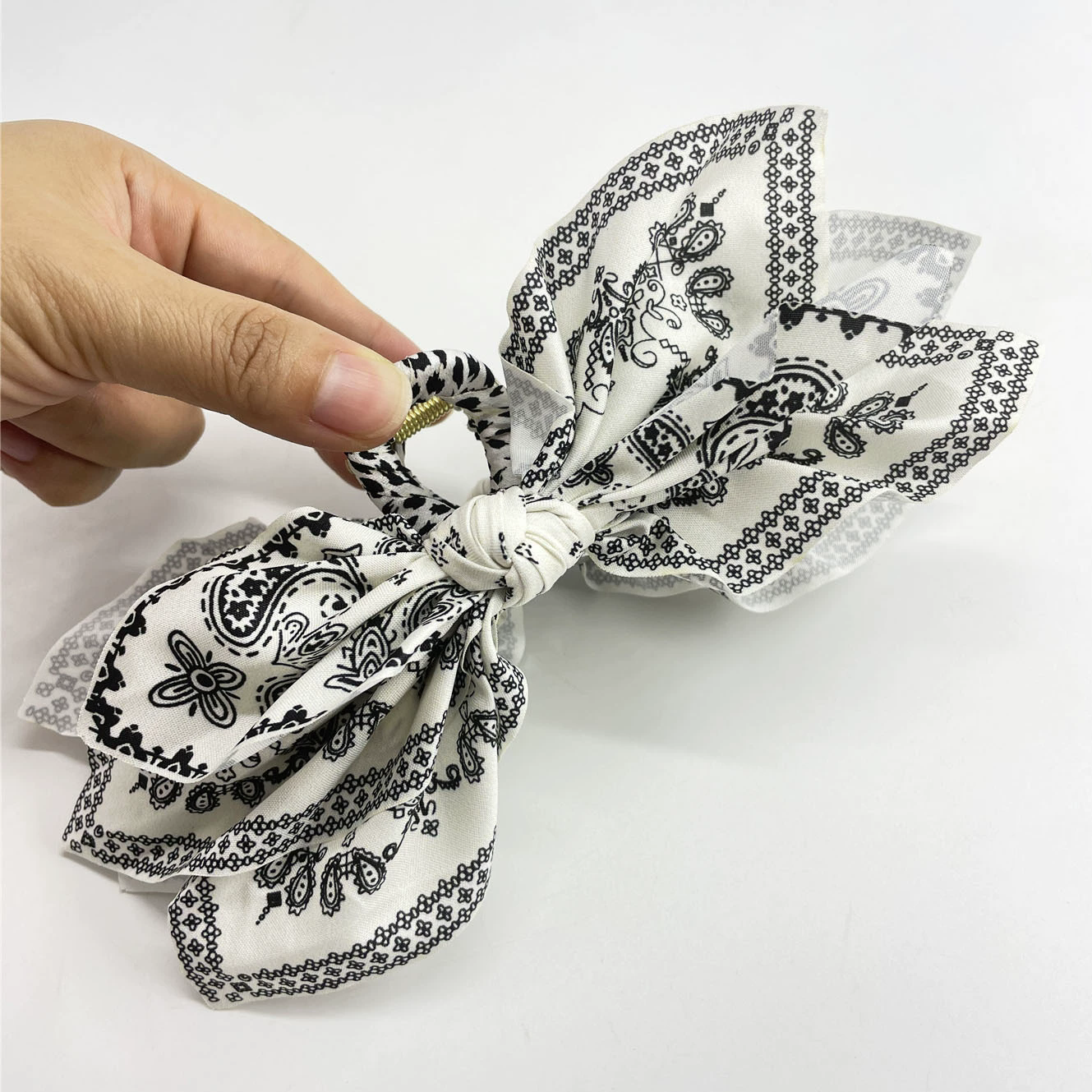 Gancho para cabello con decoración estilo bandana - Dressygt