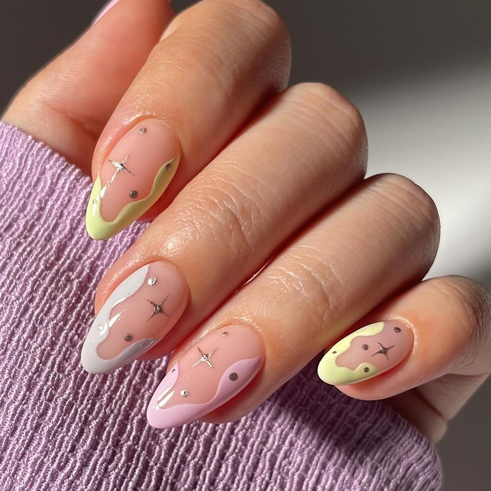 Set de uñas press on con detalles pastel - Dressygt