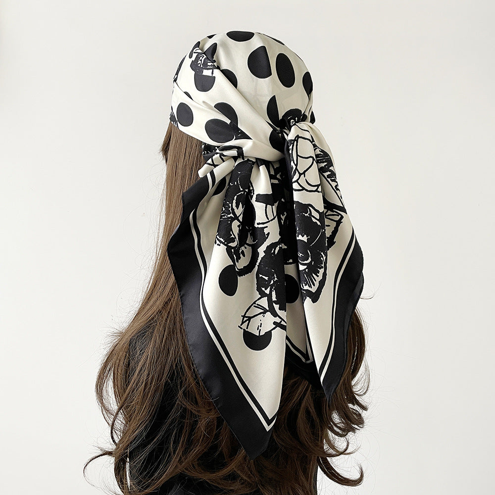 Pañuelo grande con puntos y flores - Dressygt