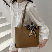 Bolso casual con pañuelo