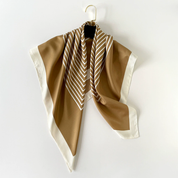 Pañuelo con estampado abstracto lineal - Dressygt