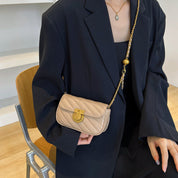 Mini bolso con cadena dorada