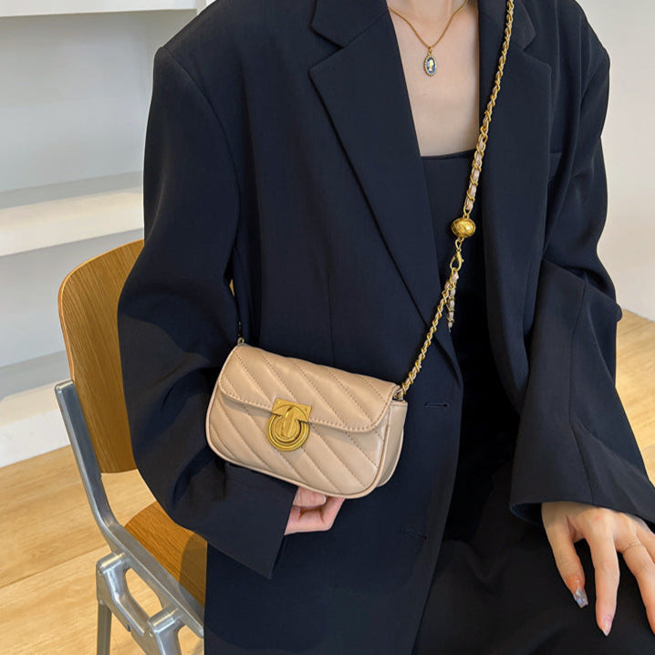 Mini bolso con cadena dorada