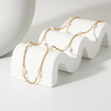 Collar dorado con perlas