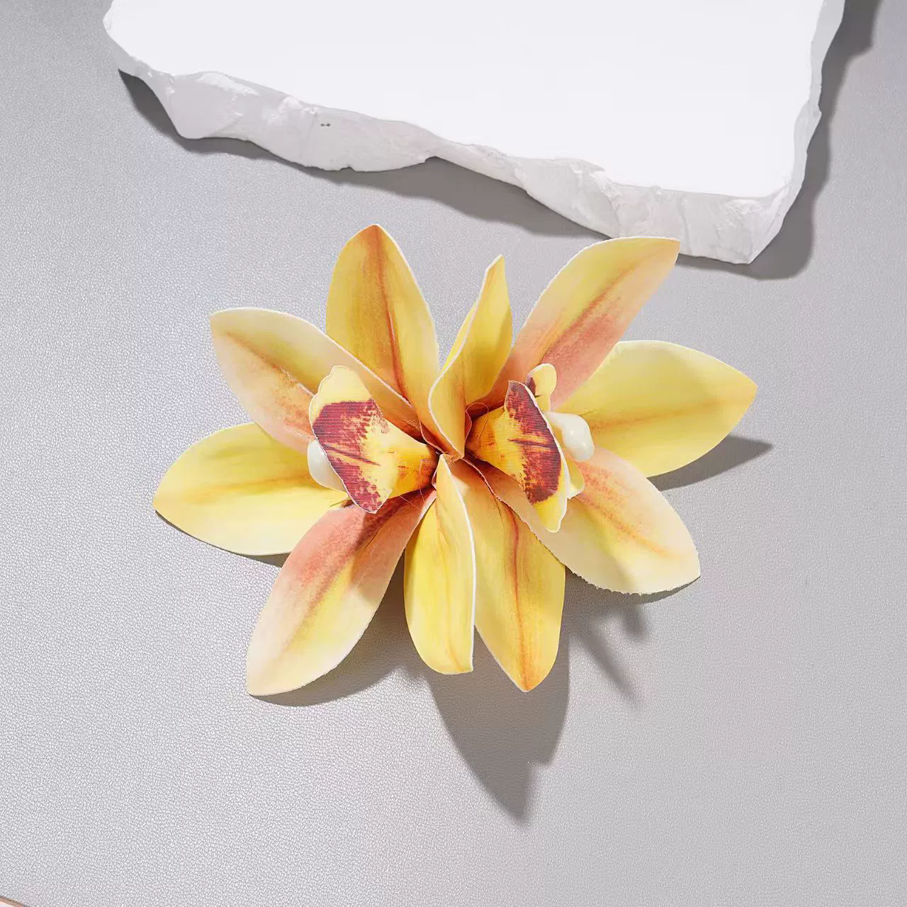Gancho de flor tropical para cabello