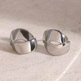 Aretes con abertura entrelazada