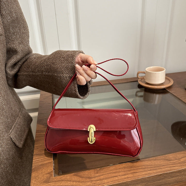 Bolsa de hombro efecto charol