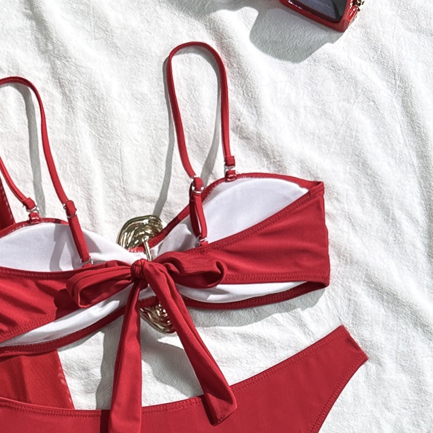 Traje de baño con top strapless y falda cover-up