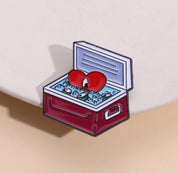 Pin con diseño de hielera y corazón Bad Bunny - Dressygt