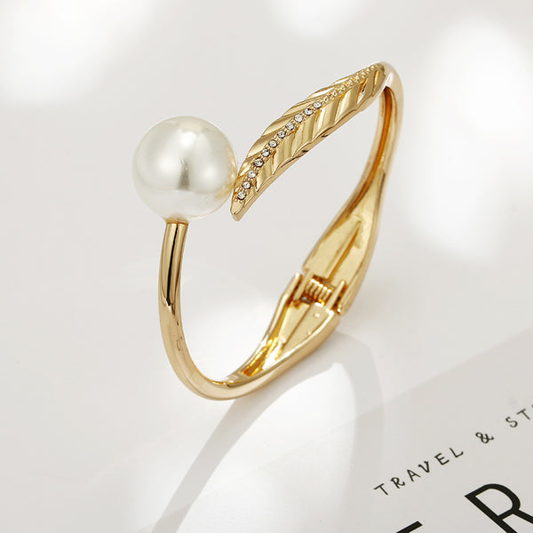 Pulsera de pluma y perla