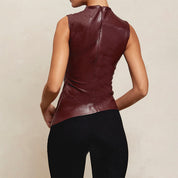 Blusa asimétrica sin mangas con cuello alto estilo cuerina