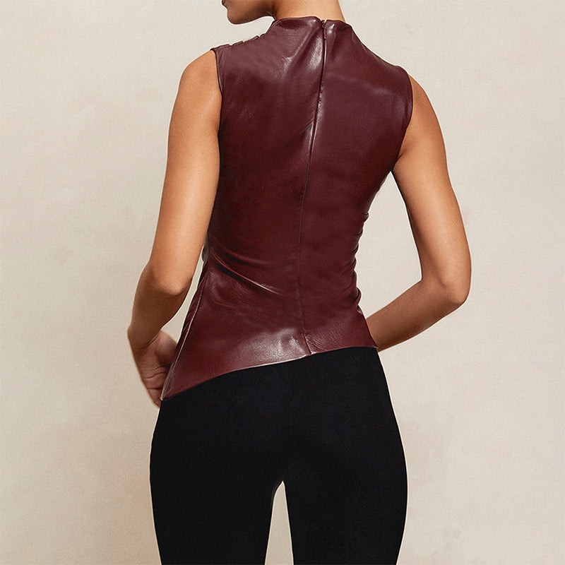 Blusa asimétrica sin mangas con cuello alto estilo cuerina