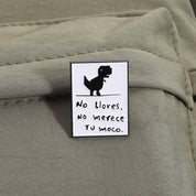 Pin decorativo de dinosaurio con frase