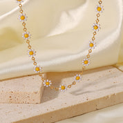 Collar con diseño de margaritas