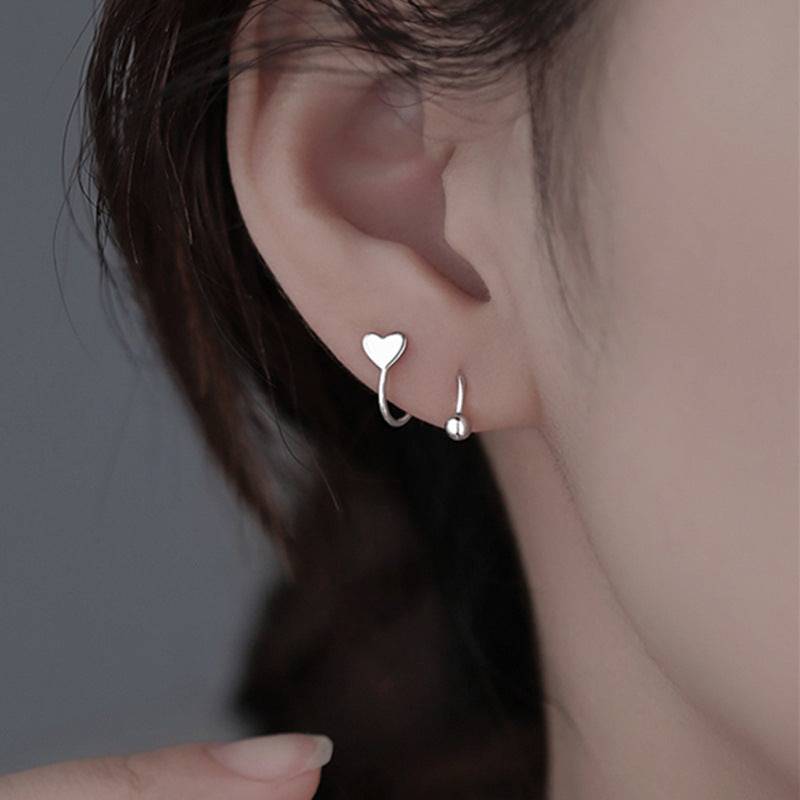 Aretes minimalista de corazones