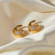 Aretes dorados con brillos