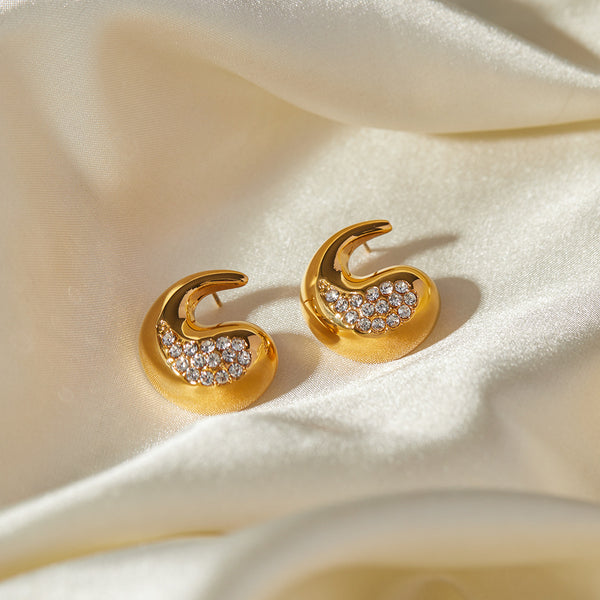 Aretes dorados con brillos