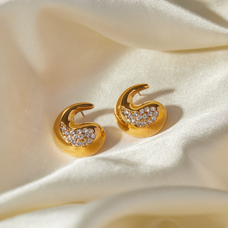Aretes dorados con brillos