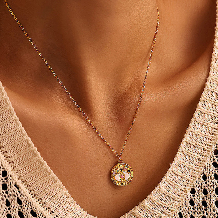 Collar con dije de ojo turco