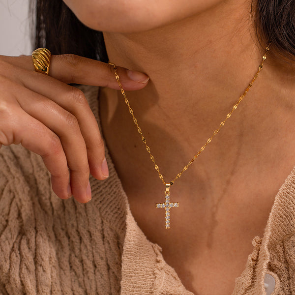 Collar con dije de cruz