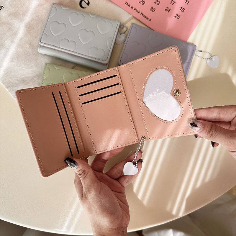Billetera con diseños de corazones