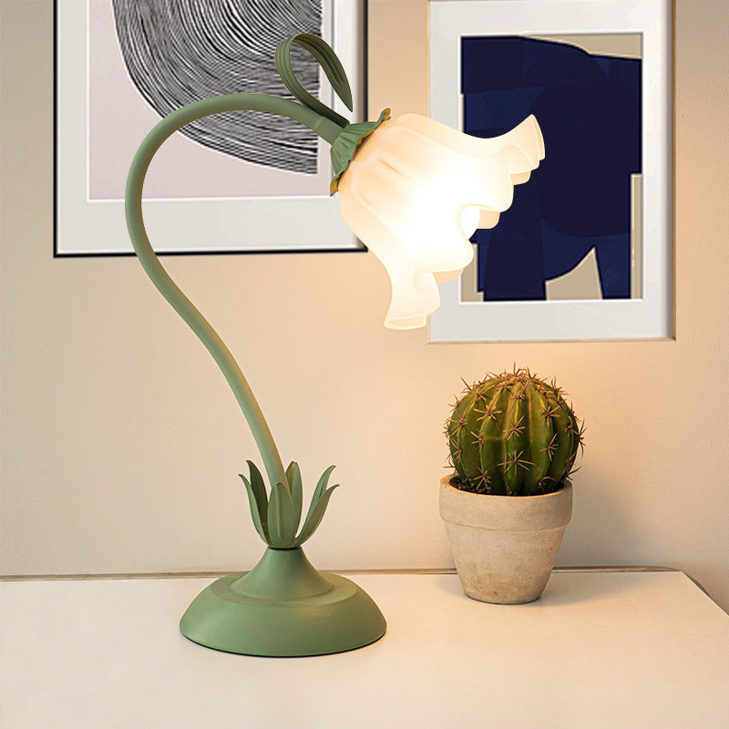 Lámpara de escritorio en forma de flor