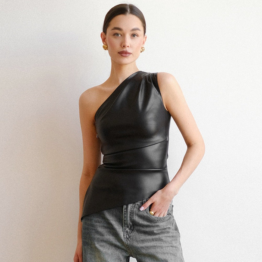 Blusa asimétrica estilo cuerina
