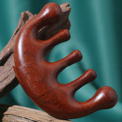 Masajeador capilar de madera curvo