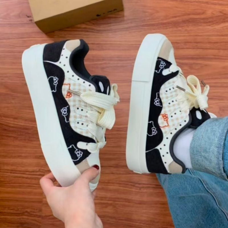 Tenis de plataforma con bordado de Hello Kitty