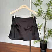 Mini falda de satín con moños