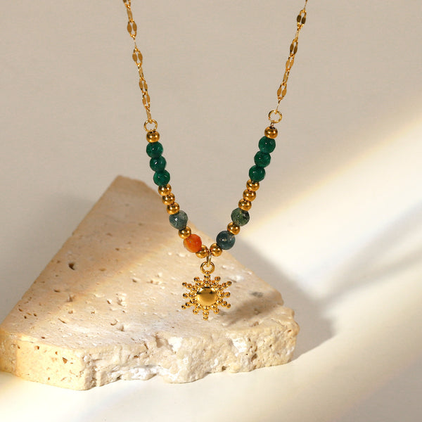Collar dorado con dije de sol
