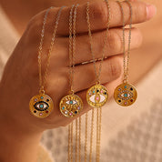 Collar con dije de ojo turco