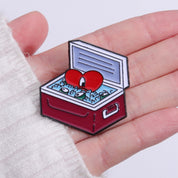 Pin con diseño de hielera y corazón Bad Bunny - Dressygt