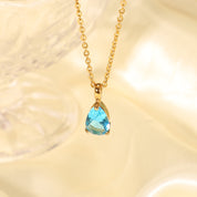 Collar con dije celeste