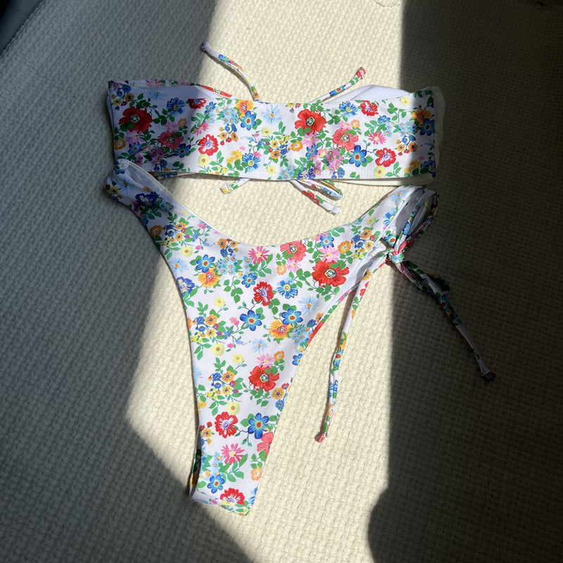 Traje de baño con estampada de flores