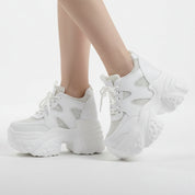 Sneakers blancos con plataforma