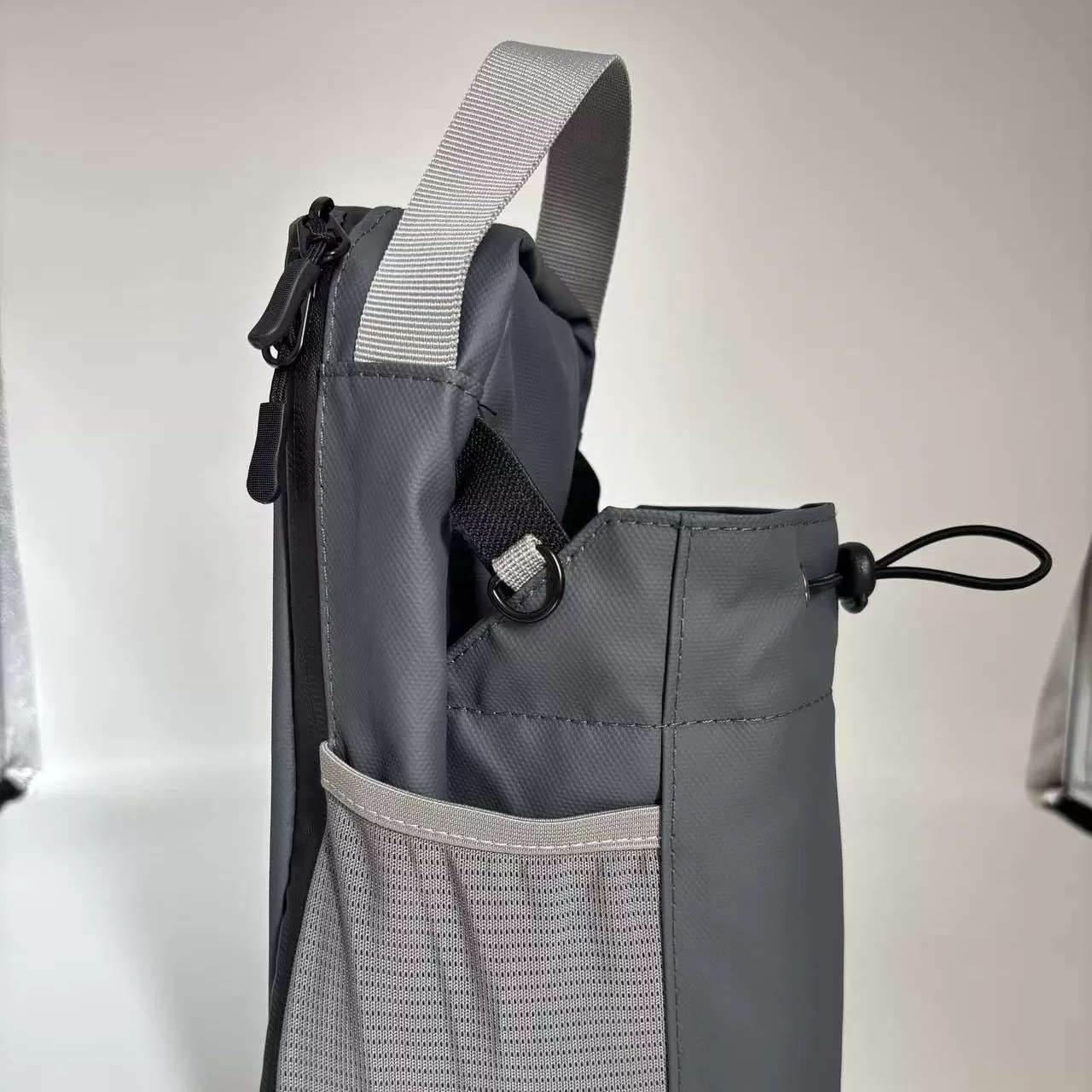 Bolsa portabotella multifuncional con compartimentos