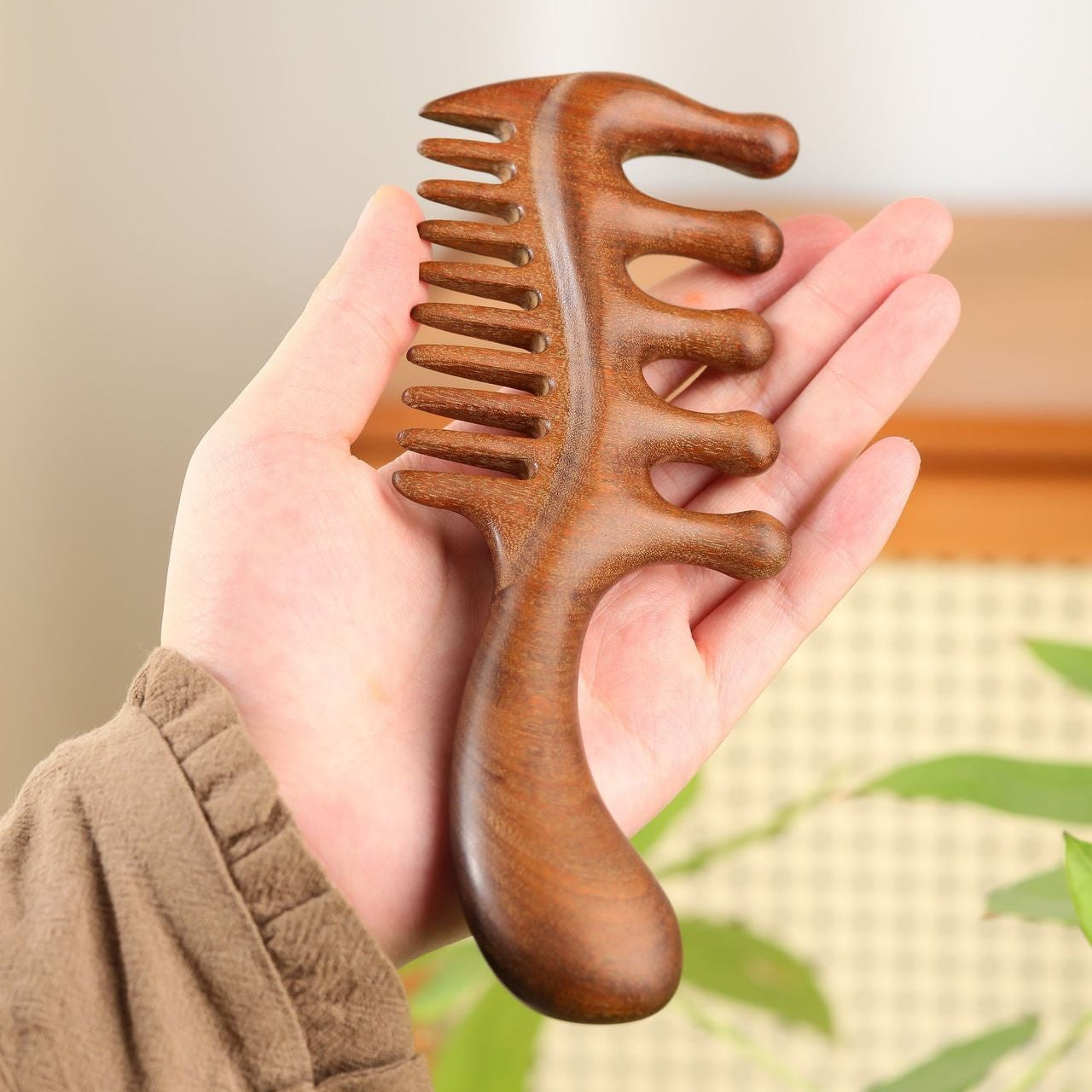 Peine masajeador de madera