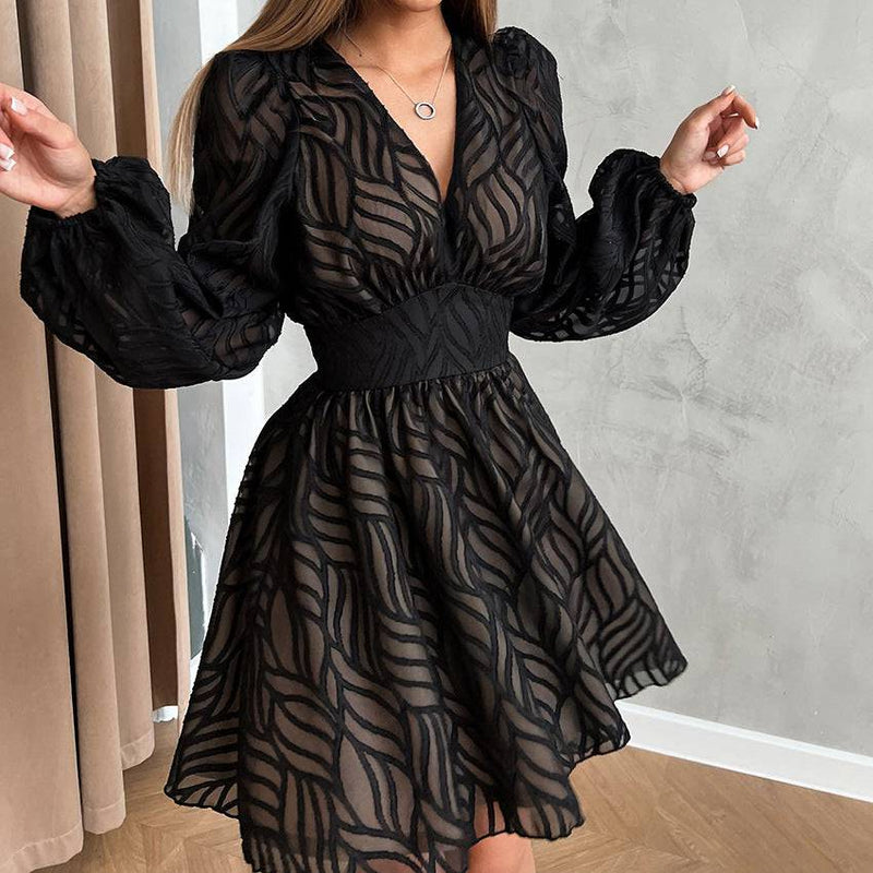 Vestido corto de manga largaron escote en V