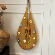 Tote bag tejido con flores